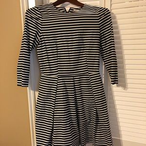 Black and white gap 3/4 length sleeve dress